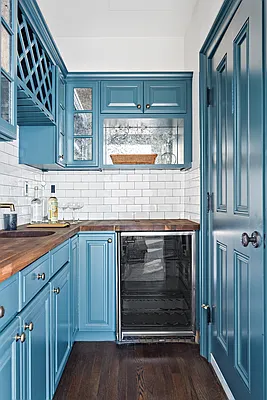 Sold by Compass | media 9