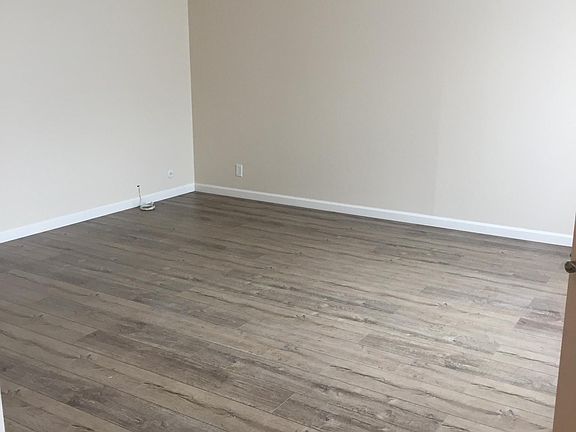 3rd image of 40 Glen Eyrie Ave #68kkfzxmw