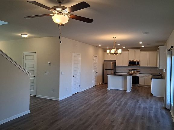 5th image of 503 McGinnis Cir #C
