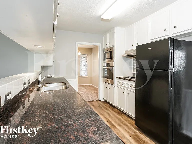1424 Wreyhill Dr — Photo 7