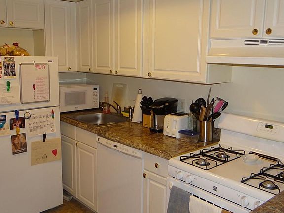 New Kitchen w/ dishwasher