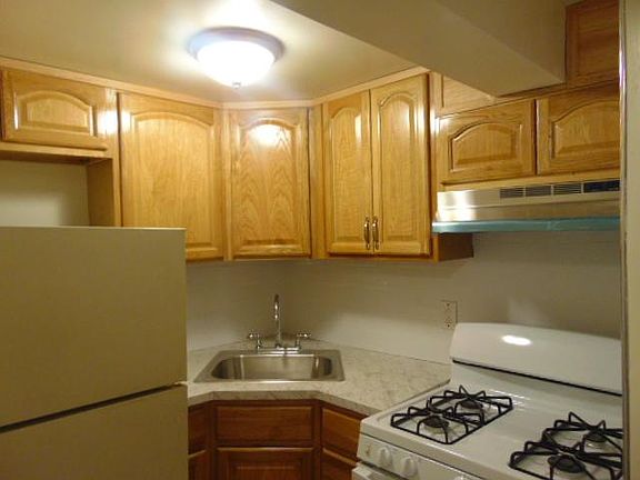 3rd image of 11 Beekman Ave
