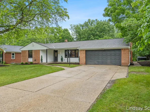 1955 Millbank St SE, Grand Rapids, MI 49508