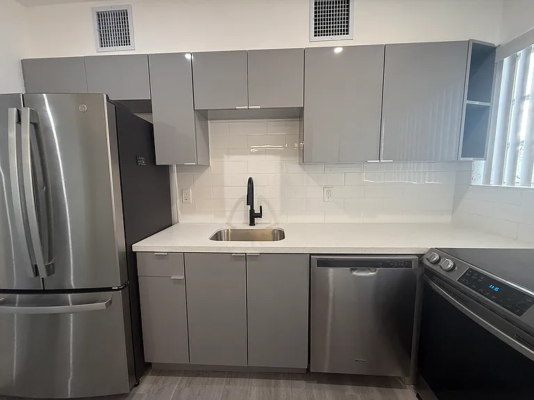 615 82nd St #3 — Photo 22