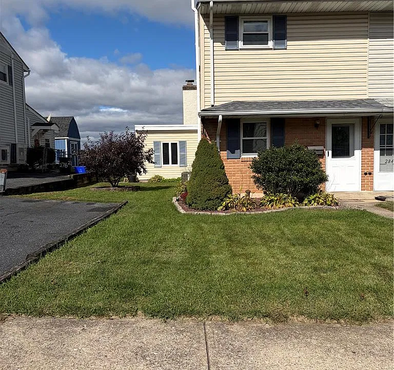 282 Poplar St