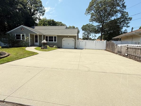 20 Newtown Ave