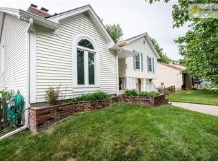 4752 Halsey St, Shawnee, KS 66216