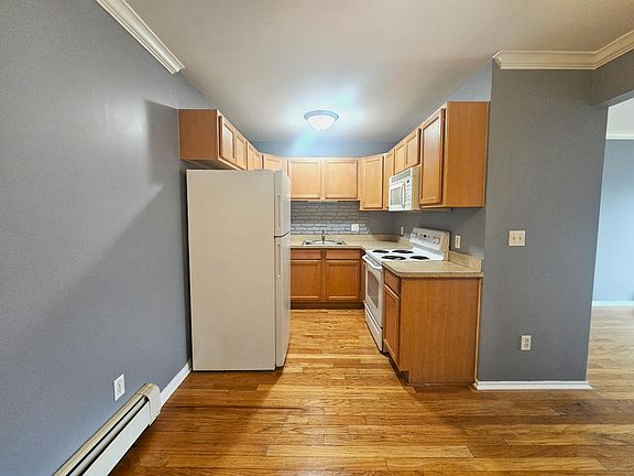 3rd image of 2440 Parmenter Blvd APT 208