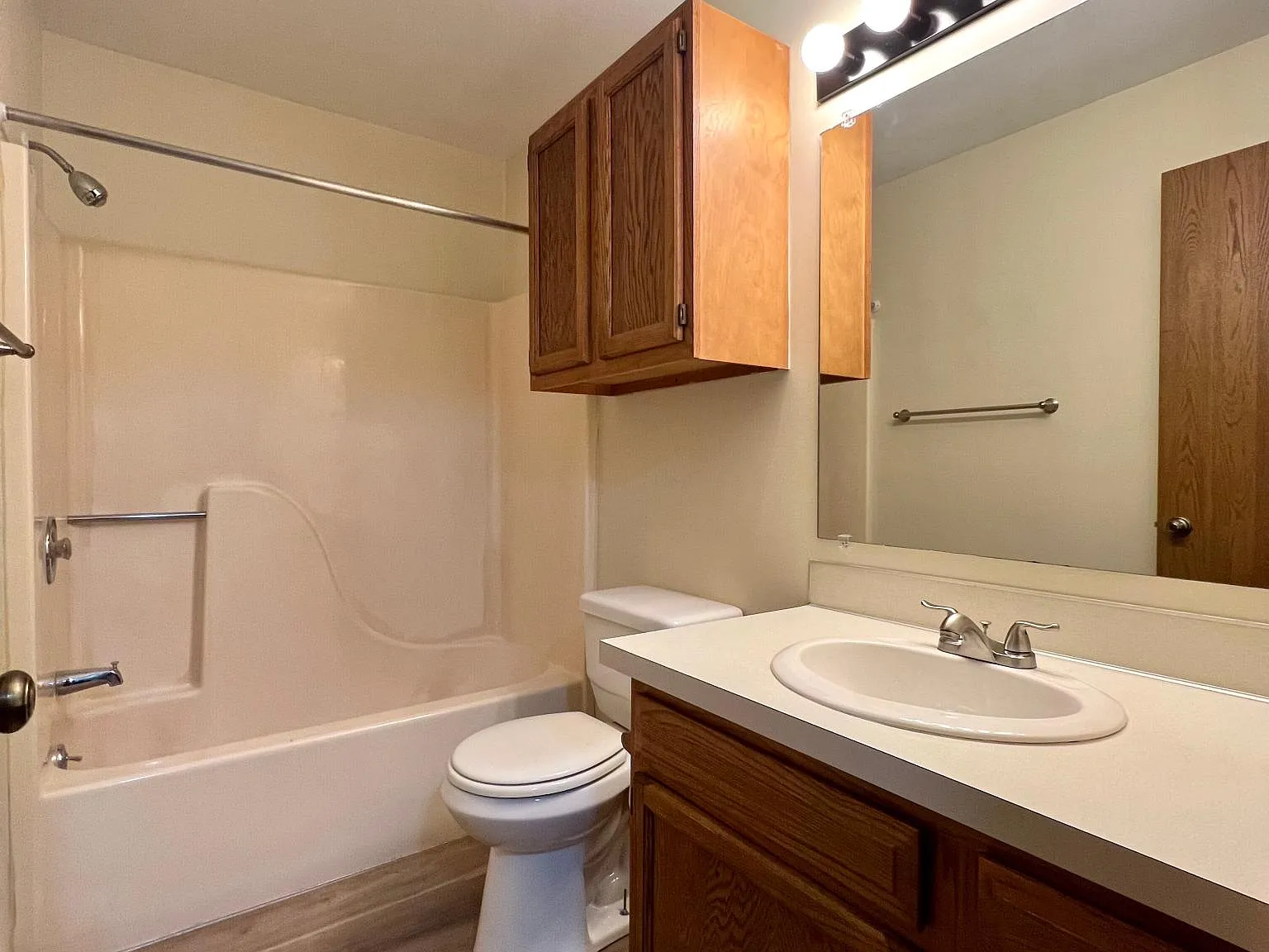 2 bed, 1080 sqft, $1,200 — Photo 2