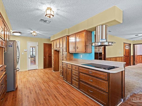 2nd image of 467 Hancock Ln