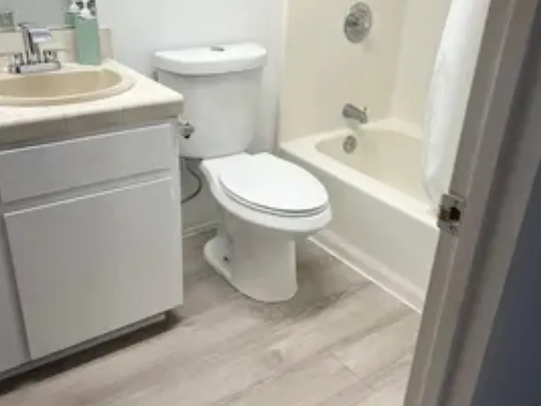 135 S Alfred St — Photo 10