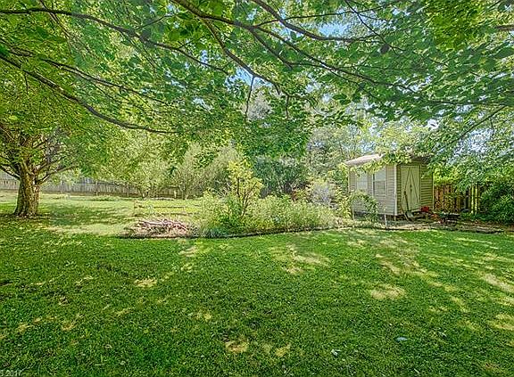 5th image of 585 Red Maple Dr