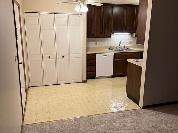 3rd image of 4709 Maccorkle Ave SE APT 2D