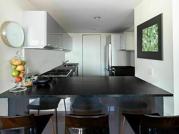 4th image of 350 W 42nd St APT 39D