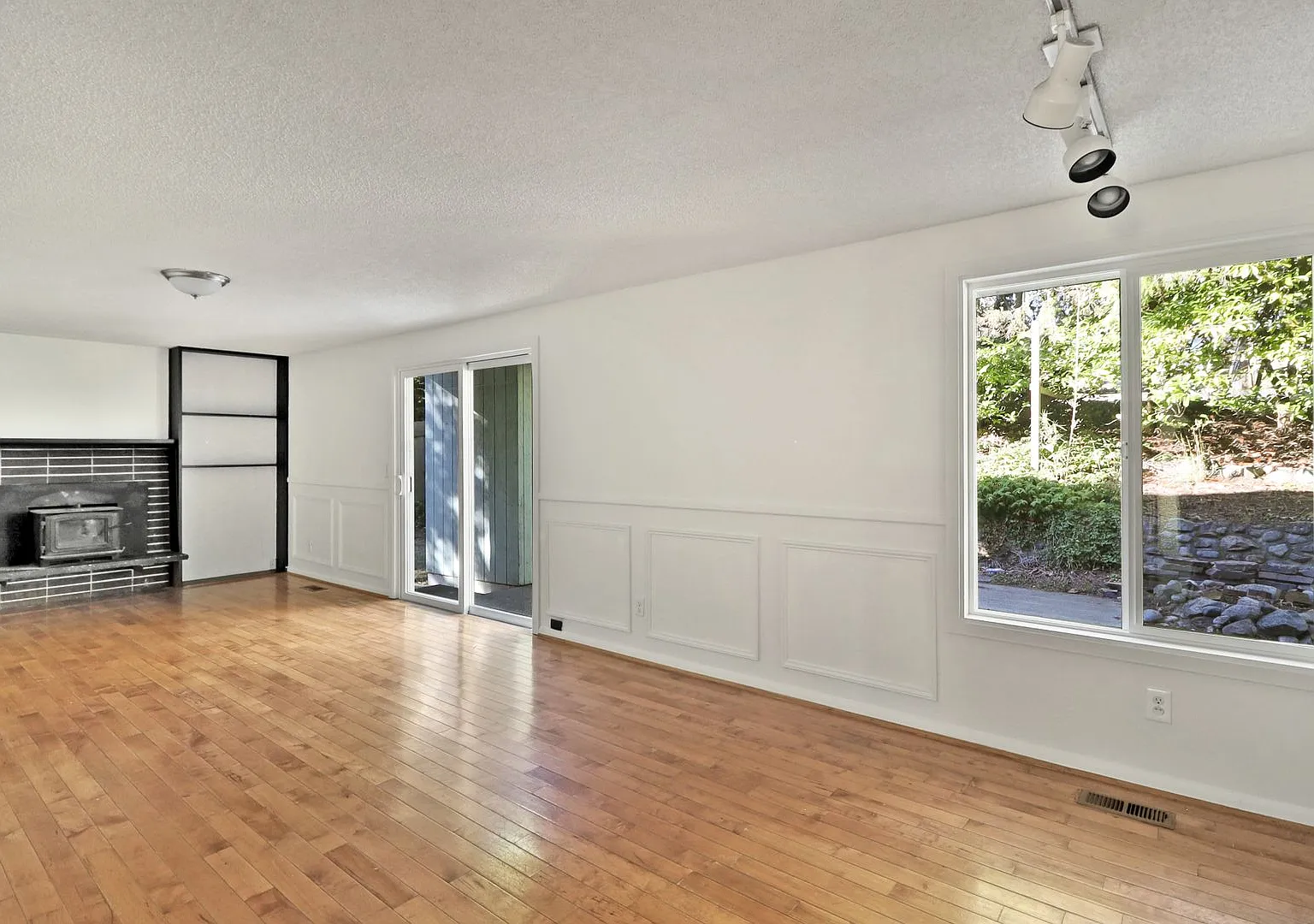 4 Bed 2.5 Bath - NAS Whidbey - Fenced Backyard — Photo 3