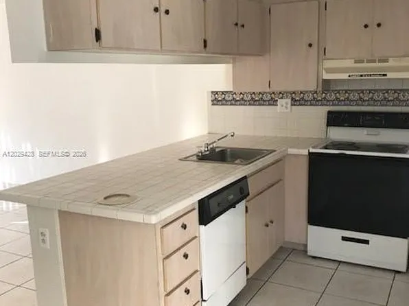 15401 SW 81st Circle Ln APT 16, Miami, FL 33193