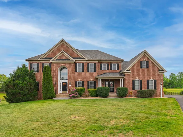 4 Jackson Pl, Middletown, VA 22645