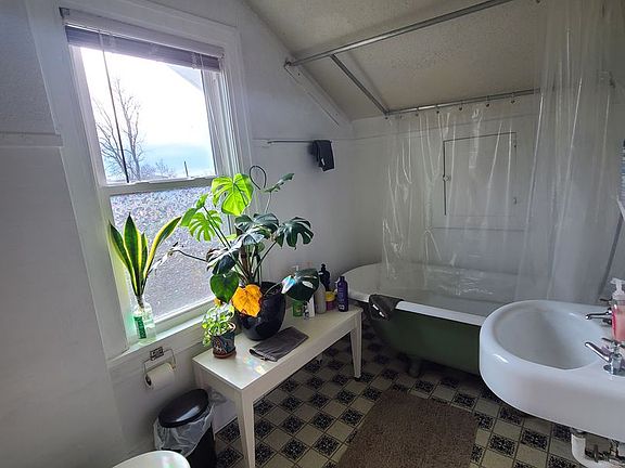 5th image of 709 N Busey Ave APT 2