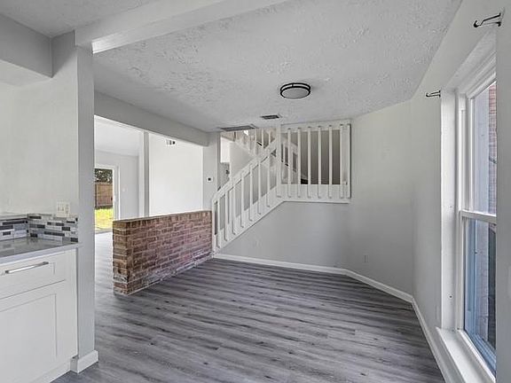 4th image of 10146 Valley Club Dr