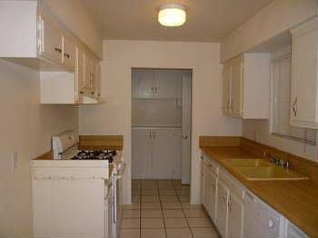 5th image of 102 Fernwood Ave