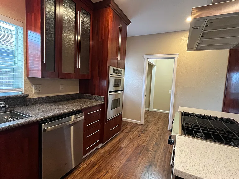 W South Tuxedo Ave — Photo 5