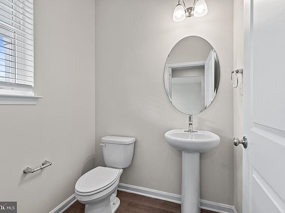 5th image of 1520 Ripplecreek Dr
