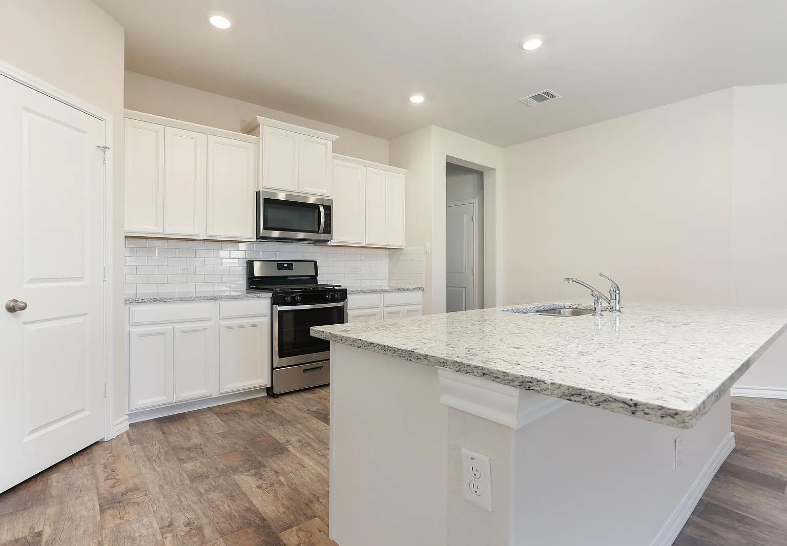 545 Bluestem Bnd — Photo 3