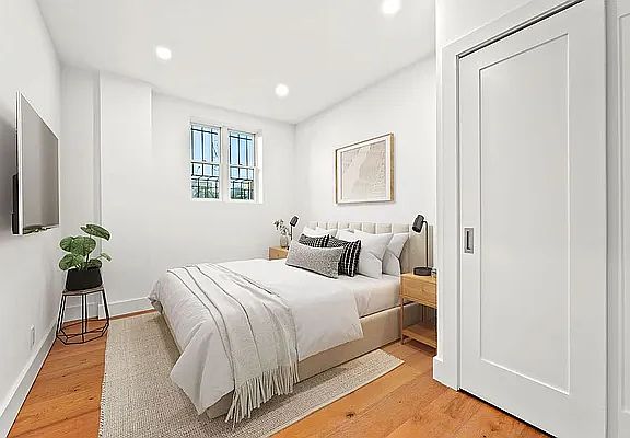 5th image of 105 Carroll St Floor 1