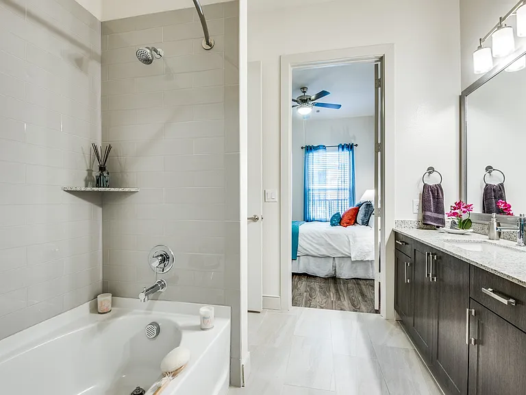 Inwood Station Apartments — Photo 11