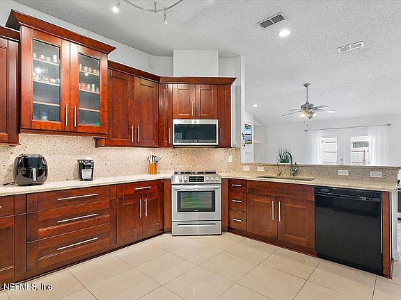 3rd image of 12353 BUCKS HARBOR Drive S