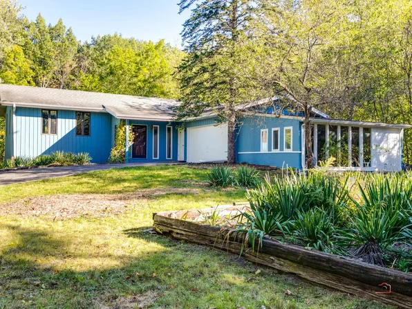 29845 N River Dr, Libertyville, IL 60048