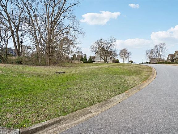 3rd image of 693 Reece Dr