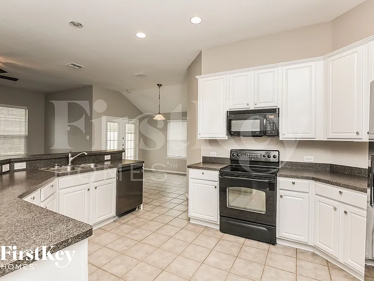 10408 Bradshaw Dr — Photo 6