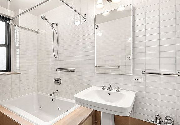 5th image of 172 W 79th St #3C