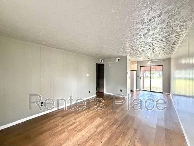 1 bed, 1.0 bath, 607 sqft, $700 — Photo 2