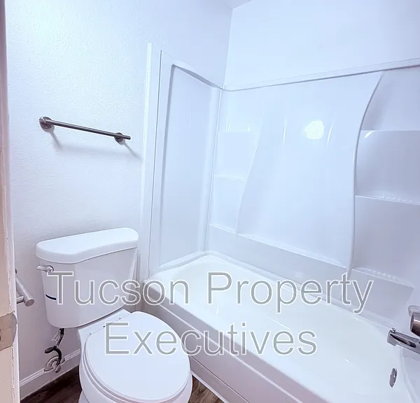 3810 E Monte Vista Dr #202 — Photo 7