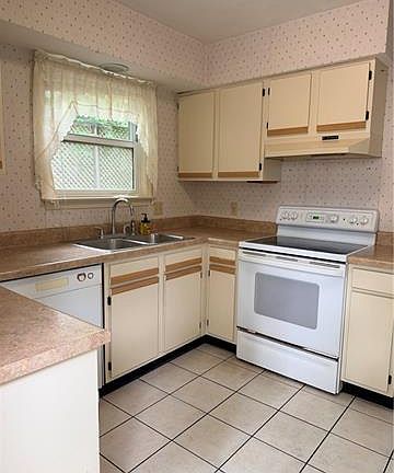 3rd image of 313 W 20th Ave