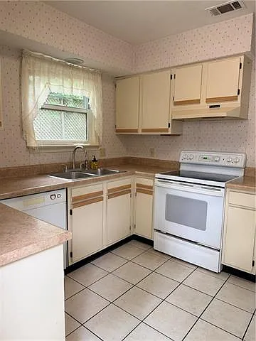 313 W 20th Ave — Photo 3