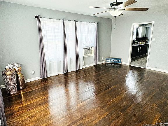 5th image of 708 N Esplanade