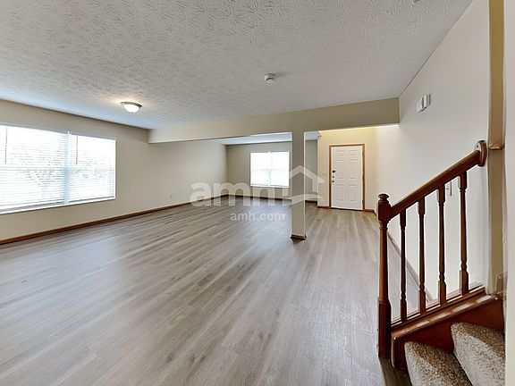 4th image of 101 Albert Ct