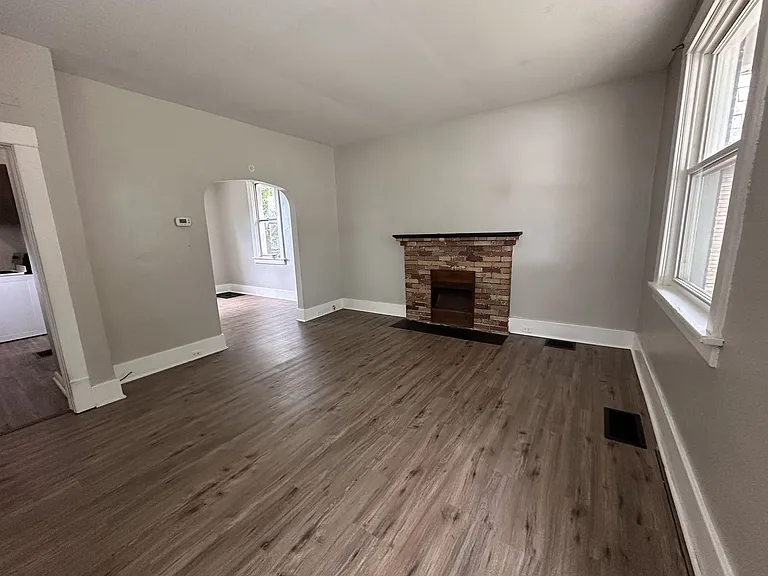 263 Glenwood Dr — Photo 4