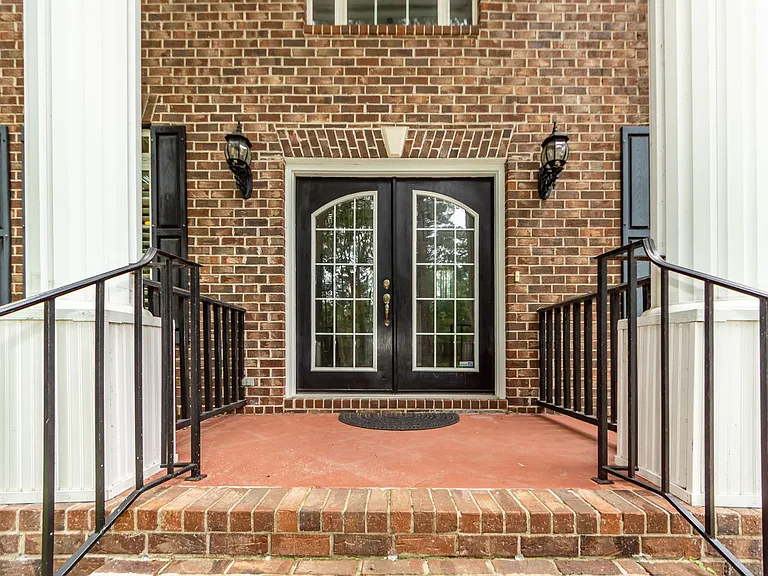 2105 Williams Veneer Ct — Photo 2