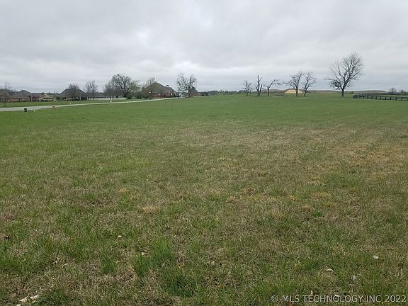 4th image of Oaklawn Dr