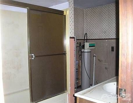 4th image of 2960 Mott Ave