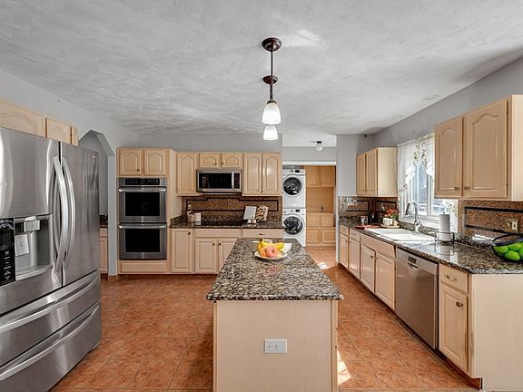 4th image of 13 Stoneybrook Rd