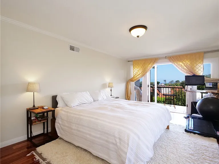 345 Palos Verdes Dr W — Photo 13