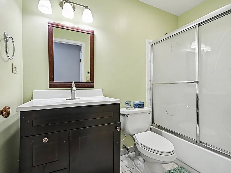 410 Ashwood Ct — Photo 6