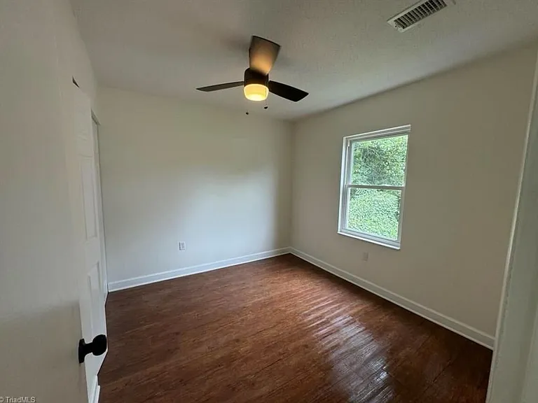 904 Elizabeth St — Photo 13