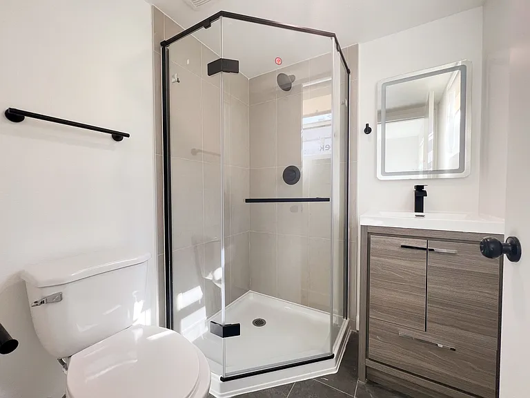 1439 W 37th Dr — Photo 37
