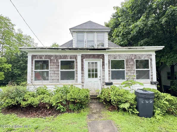 9 McCleary Avenue, Amsterdam, NY 12010